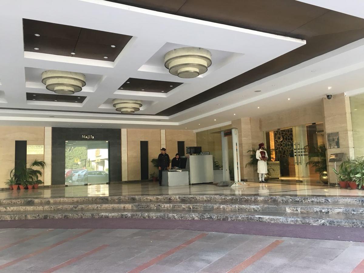 Hotel Shivalikview Chandīgarh Exteriör bild