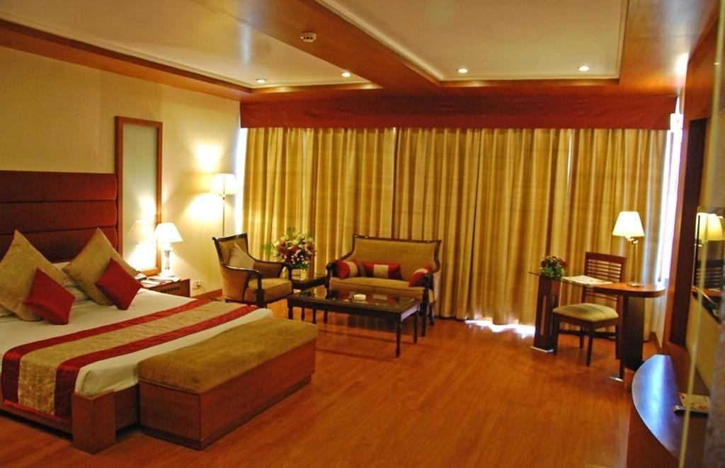 Hotel Shivalikview Chandīgarh Exteriör bild