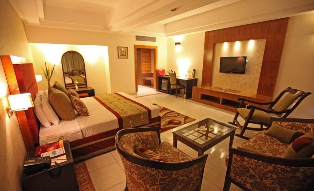 Hotel Shivalikview Chandīgarh Exteriör bild